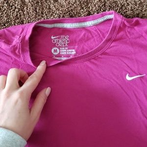 Junior girls NIKE pink scoop slim fit tee